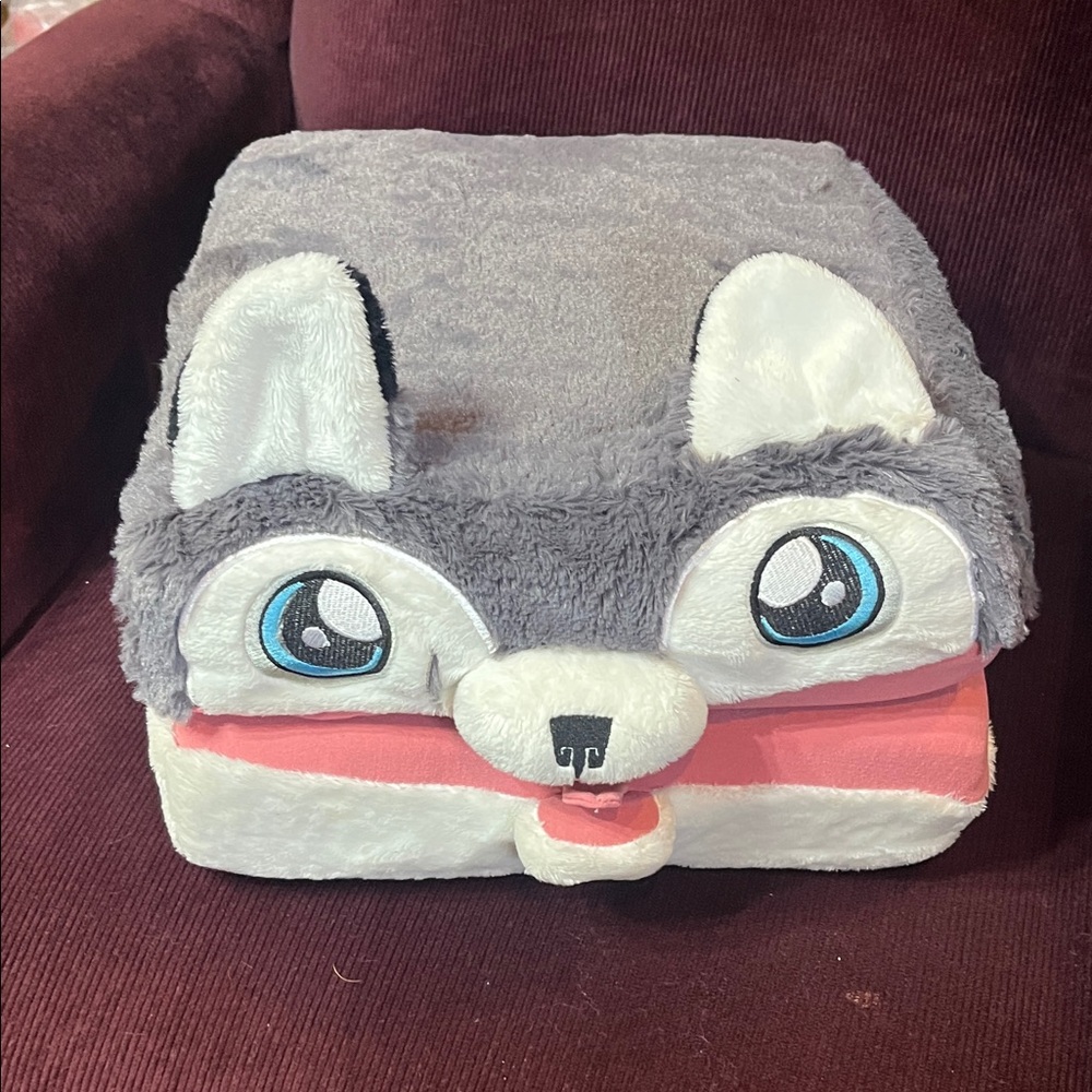 Helpful Husky Pillow Club plush 12” X 12” X 6” 2315